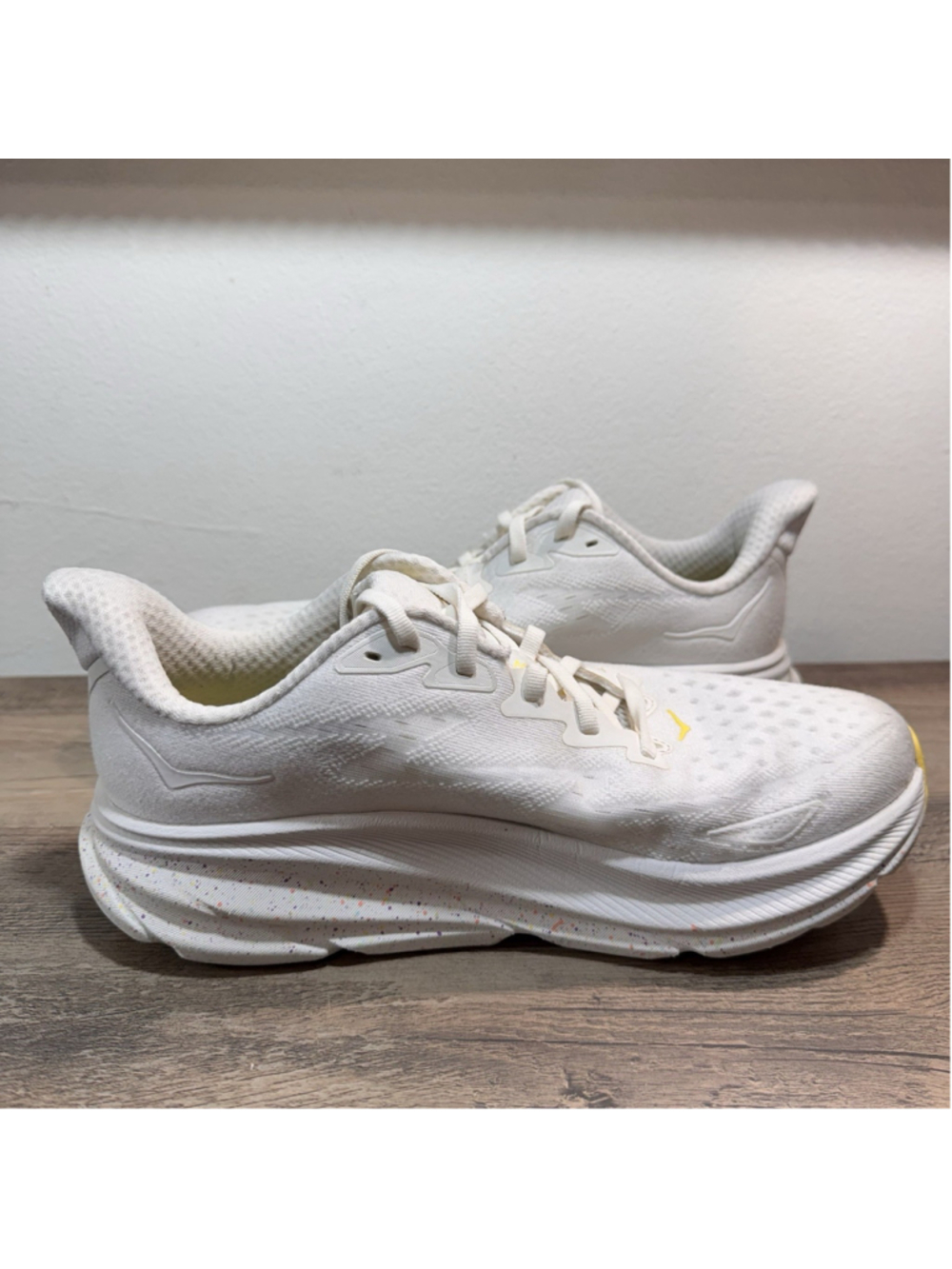 HOKA Clifton 9 Running Shoes White Yellow Athletic Sneakers Men’s Size 8D US - Picture 4 of 12